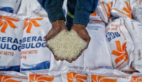 BANSOS BERAS 10 KG - Pemerintah terus komitmen untuk menyalurkan bansos beras 10 Kg. Segera cek jadwal penyaluran. - Foto dok.bulog.co.id.