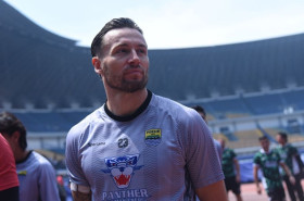 Gelandang Persib, Marc Klok bertekad untuk menjaga tren positif di laga kandang saat dijamun Persija. (FOTO: Persib).
