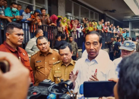 LEBARAN 2024 - Presiden Jokowi sedang konferensi pers. Pihak Istana mengaku sedang mencari waktu yang tepat untuk silaturahmi Presiden dengan Megawati. @jokowi/Instagram.