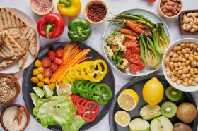ANTIOKSIDAN - Ilustrasi makanan sehat. Menurut konsultan diet dan ahli gizi, makanan kaya antioksidan baik untuk kesehatan vital pria. Ilustrasi/Freepik.