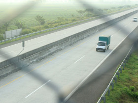 (Jalan tol/foto: novita ramadhanj-unsplash.com)