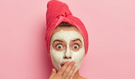 MASKER ALAMI - Tidak semua masker alami aman bagi kulit. Jangan pernah gunakan bahan-bahan ini. - Foto ilustrasi freepik/wayhomestudio.