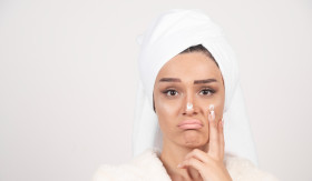 SKINCARE MERKURI - Penggunaan skincare yang mengandung merkuri, dapat merusak kulit dan mengganggu kesehatan. - Foto ilustrasi freepik/azerbaijan_stockers.