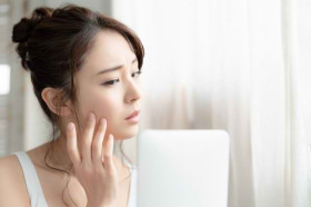TIPS- Rahasia Kulit: Tanda-Tanda Awal Penuaan pada Wanita Usia 20-30 Tahun (Sumber: https://www.alodokter.com/)