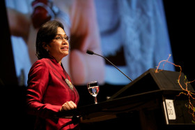 BUSANA- Lanjutkan Peran jadi Menteri  Keuangan, Berikut Gaya Busana Sri Mulyani (Sumber: https://id.m.wikipedia.org/)