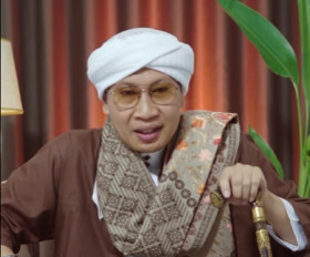 MALAM LAILATUL QADAR - Pendakwah asal Cirebon, Buya Yahya mengatakan, tidak ada amalan sholat khusus agar mendapat malam Lailatul Qadar. (Instagram/@buyayahya_albahjah).