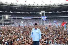 Dokumen. Capres Prabowo saat berkampanye. Jika Prabowo jadi presiden, beban utang era Jokowi dilanjutkan Prabowo.