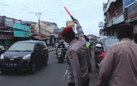JALUR ARTERI KOTA CIREBON - Polres Cirebon Kota terapkan rekaya lalu lintas upaya mengurai kepadatan kendaraan jelang puncak arus balik Lebaran 2024. Instagram/@polrescirebonkota.