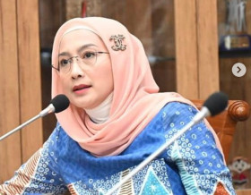Potret Desy Ratnasari caleg artis dari Partai Amanat Nasional daerah pilihan Jawa Barat. (Instagram/desyratnasari).