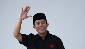 DENNY CAGUR - Caleg DPR RI Fraksi PDIP Dapil Jabar II. (Instagram/@dennycagur)