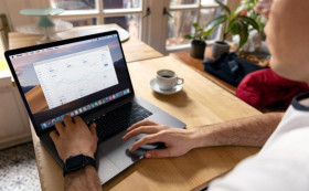 Pekerja lepas saat ini semakin diminati, data analyst termasuk bidang yang sering ditawarkan. - Foto ilustrasi Pixabay/Firmbee.