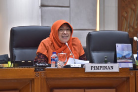 SORITI KASUS DBD - Wakil Ketua Komisi IX DPR RI, Kurniasih mengajak masyarakat hidup sehat dan menjaga lingkungan demi menekan angka apsien DBD. Dok: dpr.go.id.