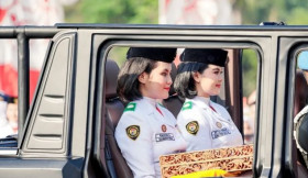 Paskibraka Putri saat kirab bendera pusaka di IKN. @bpipri.