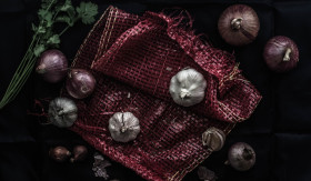 BAWANG HITAM - Bawang hitam adalah hasil proses fermentasi bawang putih, kemudian mengandung banyak nutrisi di dalamnya. -Foto ilustrasi Pixabay/allanlau2000.