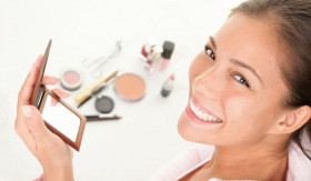 INFO- Makeup Pemula vs Pro: Gaya, Teknik, dan Perbedaan yang Wajib Kamu Tahu! (Sumbeer: https://www.alodokter.com/)