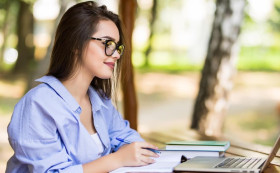 FREELANCE - Sederet pkerjaan freelance bisa hasilkan banyak cuan. - Foto ilustrasi Pixabay/didab56.