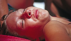 MENGATASI SUNBURN - Terkena paparan sinar UV matahari tanpa dilindungi dengan sunscreen dan sunblock, dapat akibatkan sunburn. - Foto ilustrasi Pixabay/Barni1.