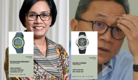 SRI MULYANI - Prabowo lantik Sri Mulyani dan Zulkifli Hasan sebagai menteri di kabinet Merah Putih. Harga jam tangan keduanya bikin kaget. - Foto TikTok @tankamedium.