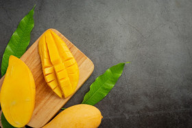 Buah mangga - Ahli gizi sarankan mengonsumsi buah mangga dalam pengaturan harian jika tidak ingin muncul masalah kesehatan. Ilustrasi/Freepik.