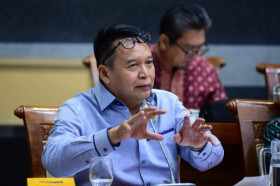 Serangan Siber - Serangan Siber Terus Berulang anggota komisi I TB Hasanudi berit kritik keras