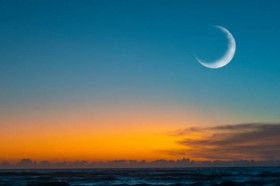 Ilustrasi - hilal bulan muda. Berikut ini penjelasan mengapa awal puasa Ramadan 2024 versi Pemerintah, NU, dan Muhammadiyah kemungkinan akan berbeda. (Pixabay).