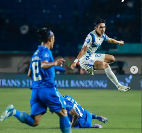 Pertandingan Persib vs PSIS Semarang dalam laga pekan ke-26 Liga 1 2023/2024 di Stadion Si Jalak Harupat, yang berakhir dengan skor 3-0. (Instagram/@psisfcofficial).