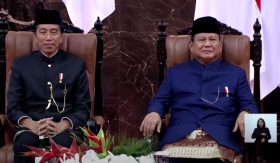 Prabowo Subianto merangkul partai politik yang kalah untuk menjaga stabilitas politik dan dukungan parlemen. Strategi 'Zero Enemy' memastikan program besar seperti IKN dan makan gizi gratis sukses terlaksana. Foto SS tvparlemen.