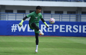 Kiper Persib, Kevin Mendoza enggan memandang sebelah mata kekuatan Madura United. (FOTO: Persib).