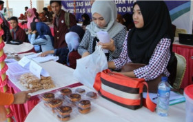 BISNIS MAHASISWA - Agar masa kuliah kamu makin bermanfaat, maka langkah tepat adalah mulai belajar membuat jejaring kampus, jejaring organisasi, dan yang tak kalah penting adalah jejaring bisnis.- ung.ac.id.