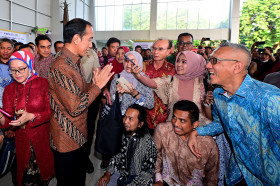 Presiden Jokowi saat memberikan keterangan pers kepada sejumlah awak media usai menghadiri peringatan puncak Hari Pers Nasional tahun 2024, Selasa 20 Februari 2024. (Foto: Muchlis Jr - Biro Pers Sekretariat Presiden).
