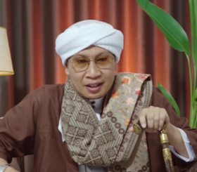 HUKUM PUASA TIDAK SAHUR - Ilustrasi Buya Yahya menjelaskan hukum puasa Ramadan tetapi tidak sahur, apakah sah dan masih melanjutkan puasa? (Instagram/@buyayahya_albahjah)