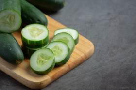 Manfaat mengonsumsi mentimun mentah - (Foto: Freepik)