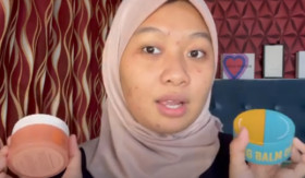 BATTLE REVIEW SKINCARE - Cleansing balm Dear Me Beauty VS Somethinc, apa saja perbedaannya? - Foto tangkap layar YouTube/Naufalia Dinar.