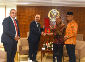 MESIR-INDONESIA JALIN KERJASAMA - Pertemuan Ketua BKSAP DPR RI, Fadli Zon bersama Duta Besar Mesir di Senayan, Jakarta, Rabu (13/03).
