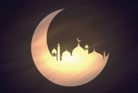 MALAM LAILATUL QADAR - Ilustrasi seseorang mendapat keutamaan Lailatul Qodar, kata Buya Yahya terdapat perubahan sikap pada dirinya. (Freepik).