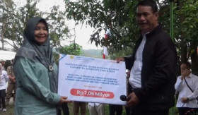 POTENSI SAWAH JAWA BARAT -Ilustrasi serah terima bantuan pertanian. Mentan Andi serahkan bantuan pertanian secara simbolis, untuk pertanian di Desa Marongge, Sumedang -Ilustrasi/sumedangkab.go.id.