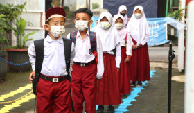 PPDB 2024 -Ilustrasi siswa dan siswi SD sedang berbaris. Disdik Kota Bandung siap bantu atasi NIK yang tidak bisa daftar PPDB 2024. - Ilustrasi/bandung.go.id.
