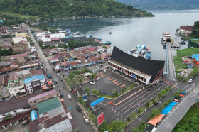 (Potret sekitar danau toba/foto: asdo.id)