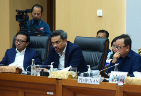 Komisi VII DPR RI Tekan Menteri ESDM - dpr.go.id