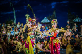 Pesona kembang api spektakuler di Bali, sambut Tahun Baru 2025 di GWK, Pantai Mertasari, dan Uluwatu!. Foto: Aditya Agarwal