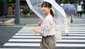 TIPS- Inspirasi Outfit Pilkada dan Pilgub Jawa Barat di Bandung Musim Hujan (Sumber: https://www.parapuan.co/)