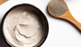 MASKER ALAMI - Tidak perlu mahal, kamu bisa membuat masker wajah dari bahan alami untuk kulit cerah dan glowing. - Foto ilustrasi/freepik.