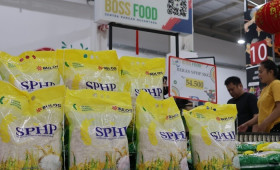 Beras SPHP - Anggota Komisi IV DPR RI Hermanto menilai, bahwa upaya SPHP beras dan komoditi pangan murah tersebut dinilai belum terlalu signifikan untuk menurunkan harga. (Bulog).