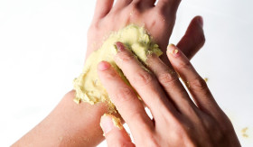 BODY SERUM - Bukan hanya wajah saja yang perlu skincare. Badan juga perlu perawatan menggunakan produk body care. - Foto ilustrasi Pixabay/satchuset.