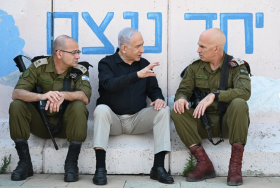 Perdana Menteri Israel, Benyamin Netanyahu bersama tentaranya. Foto @b.netanyahu