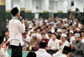 PAHALA PUASA - UAS menjelaskan tentang hukum menonton film dewasa saat puasa Ramadhan. -Instagram @ustadzabdulsomad_official.
