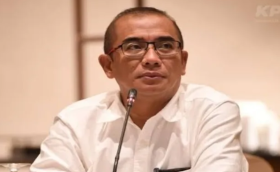 Ketua KPU, Hasyim Asy'ari. Konsultan Media dan Politik, Hersubeno Arief. Dia melihat jika keputusan DKPP yang selalu memberikan sanksi peringantan pada Hasyim Asy'ari harus dipertanyakan. -kpu