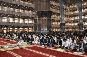 PENETAPAN IDUL FITRI 1445 H –Ilustrasi pelaksanaan shalat Ied. Penetapan tanggal Idul Fitri 1445 H antara Muhammadiyah dan NU –Ilustrasi/kemenag.go.id.