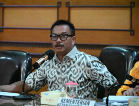 Anggota Komisi IX DPR RI, Edy Wuryanto mengatakan, perusahaan tidak boleh ingkai pesangon untuk karyawan yang terdampak PHK. (Foto: dpr.go.id).