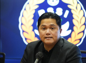 Ketua Umum PSSI, Erick Thohir menyesalkan terjadi kerusuhan usai laga Persib vs Persija di Stadion Si Jalak Harupat. (Foto: Instagram/@erickthohir).